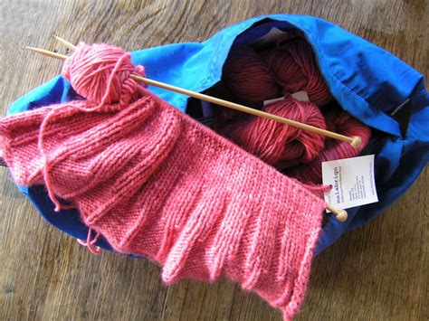 So, practically casting on is just like normal knitting, except you don't slip the stitch off onto the right needle at the end. knitting - tricoter à l'envers ou à l'endroit | How do you ...