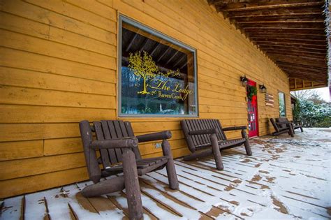 Meadow lodge, tideswell, united kingdom view on map (554 m from centre). The Lodge at Raven Creek | Benton | DiscoverNEPA