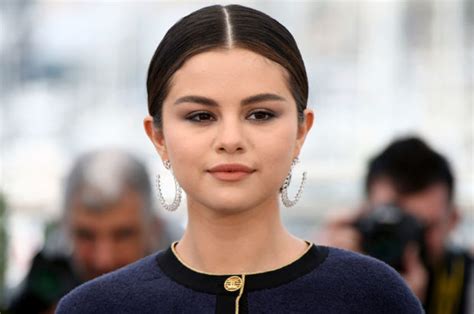 Selena Gomez Takes Down Instagram Photo Displaying Ankles In An Abu