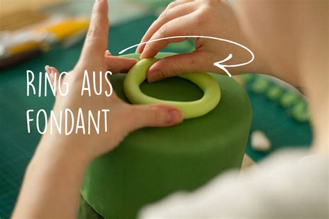 Maybe you would like to learn more about one of these? Tutorial: Oster-Torte mit Fondant Hase - HANDMADE Kultur