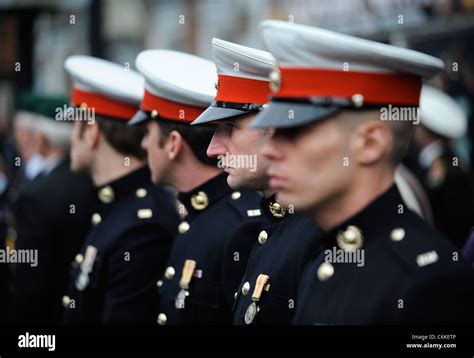 Dress Uniform Marines Hi Res Stock Photography And Images Alamy