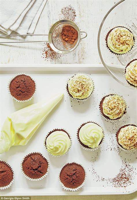 All we really know for sure is that it has been a favorite for decades. Easy Red Velvet Cake Recipe Mary Berry - GreenStarCandy