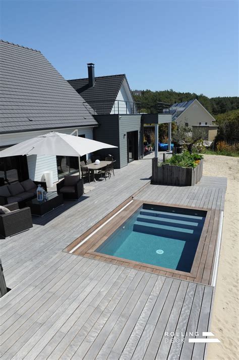 La structure est un châssis maintenu par des traverses en aluminium extrudé 6060t6 (indice de qualité), qui est ensuite habillé d'un revêtement de finition. Photos d'une terrasse amovible intégrée sur une mini ...