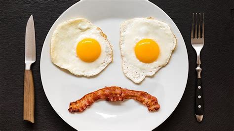 When many practitioners think about a keto diet, they remember the traditional keto diet, where people ate copious amounts of fat and not much else. 11 Keto Diet Dangers You Need to Know | Everyday Health