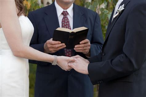 4 Ways Of Conducting The Wedding Ceremony Charge