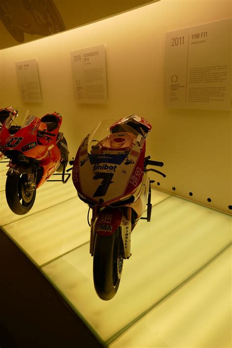 Ducati 1098 848 1198s carbon fibre rear hugger. Ducati 2011 1198 F11 Bologne :Maquetland.com:: Le monde de ...