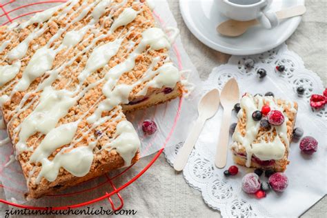 Inzwischen beeren waschen und trocken tupfen. Beerenkuchen mit Zimtstreuseln und Creamcheesefrosting