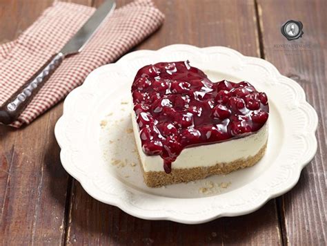 Heart Shaped Sweet Cheese Cake For Valentines Day Eat Dessert Eat Dessert First Cheesecake