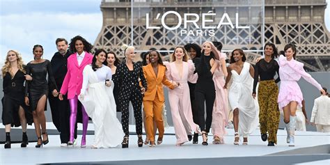 Défilés Printemps été 2022 Chez L Oréal Paris On Défile Pour La Cause Des Femmes Marie Claire