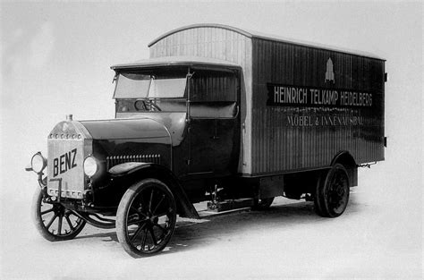 Retro Classics 100 Jahre Güterverkehr bei Daimler Lkw Oldtimer