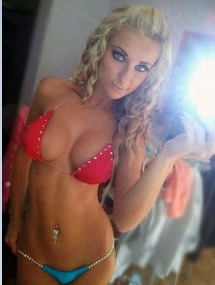 Beauty Babes Gym Inspiration Here Are Sexy Selfies With Women Tugging On Their Bottoms
