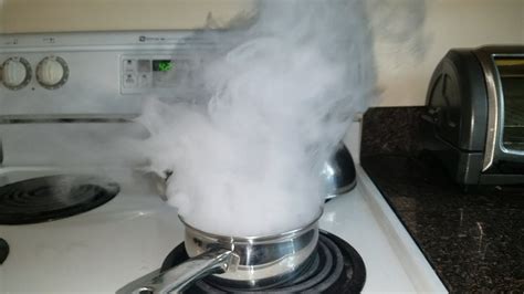 Dry Ice In Water Boiling Dry Ice Super Cool Youtube