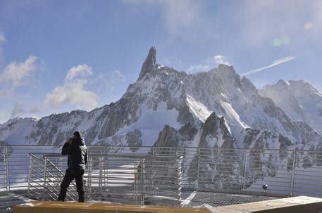Hotel a courmayeur, valle d'aosta: Aperta la nuova funivia del Monte Bianco - Valle d'Aosta ...