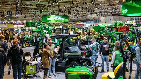 Traktoren Gehen Immer Landwirte Zeigen Sich Auf Der Agritechnica In Investitionslaune