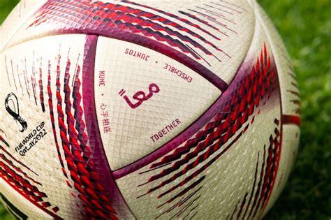 Un Ballon Aux Couleurs Du Qatar Pour Le Carré Final Du Mondial