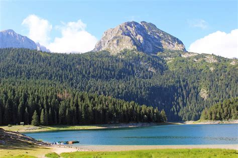 Eine liste der berge in montenegro zeigt lage und höhe der höchsten berge in montenegro. Ansicht Des Schwarzen Sees Und Des Berges Durmitor In ...