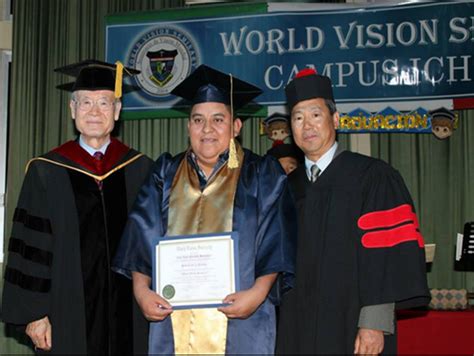 TeologÍa De Menos A Mas Graduacion De World Vision Seminary Campus