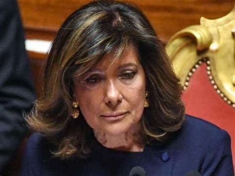 Maria elisabetta alberti casellati è una esponente di rilievo di forza italia oltre che avvocato. La Casellati si smentisce e cede al ricatto del M5St ...