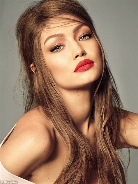 Gigi Hadid Looks Simply Stunning In Red Lips And Smokey Eyes Gigi