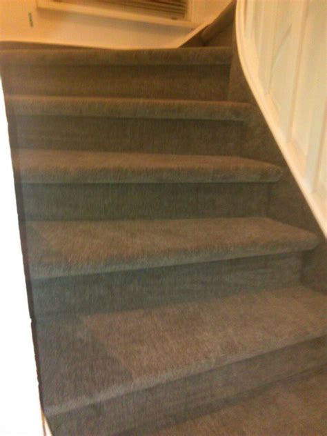 Sisal teppichboden auslegeware aus naturfaser sisalteppich im wohnraum garantiert ein behagliches und wohngesundes klima, denn naturfasern speichern feuchtigkeit und geben sie bei trockenheit wieder ab. Treppenverlegung Teppichboden Berlin Reinickendorf ...