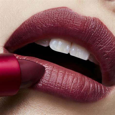Best Mac Lipsticks For Fair Skin That You Must Have In Your Vanity
