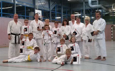 Servicemagazin shirasagi dojo in marburg portrat biotonne was reinkommt und was nicht alltagshelfer app liest fahrplan vor co 2 pdf kostenfreier download / der. Stromnetz Karate : Page 3 Wind 3 High Resolution Stock ...