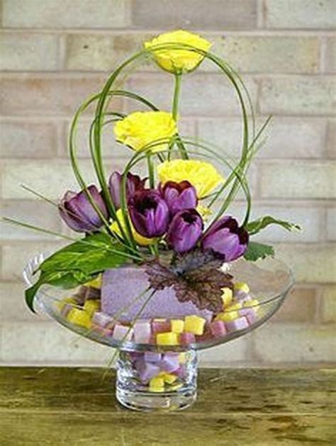 Generally, with flowers, overcast days work the best. 34 Amazing Unique Flower Arrangements Ideas For Your Home ...