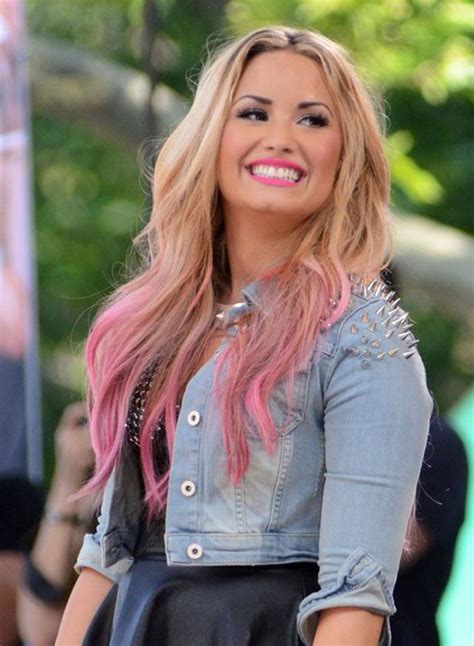 Demi Lovato Runway Hair Demi Lovato Blonde Hair Demi Lovato Hair Color Blonde Hair With Pink