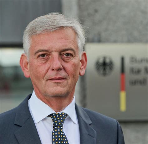 Wiener neustädter sc, sc schwanenstadt 08, austria wien (a), lask linz. Manfred Schmidt: Präsident des Bundesamtes für Flüchtlinge ...