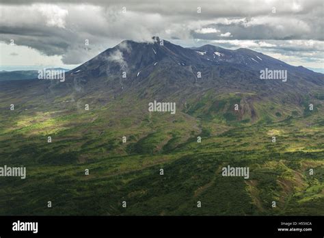 Maly Semyachik Es Un Estratovolcán Kronotsky Reserva Natural En La