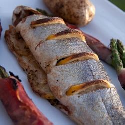 Rimuovi il pesce dalla marinata. Ricetta trota alla griglia