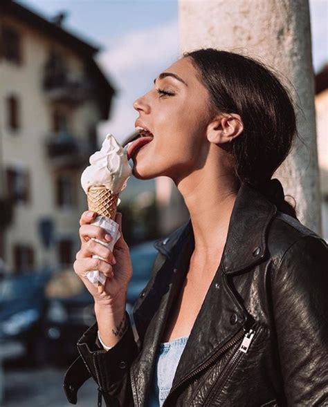 See what cecilia rodriguez (ceciliarodriguez12) found on we heart it, your everyday app to get lost in what you love. Cecilia Rodriguez su Instagram mentre mangia un gelato, i fan si dividono