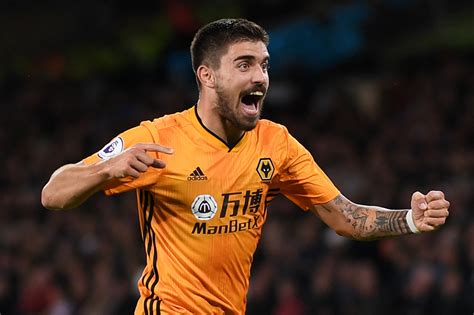 Check out his latest detailed stats including goals, assists, strengths & weaknesses and match ratings. Vidéo : Le but spectaculaire de Ruben Neves en Europa League.