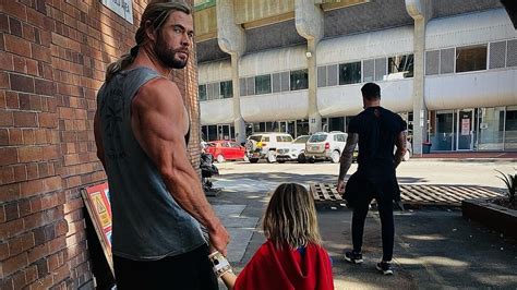 Its Not Thor Chris Hemsworth Reveals Which Superhero His Son Wants To