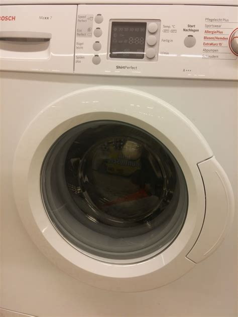 Verwendet die waschmaschine weniger wasser, zum beispiel aufgrund eines speziellen programms, wird ein bottich dargestellt, der bis zur h lfte mit wasser gef llt ist. In welches Fach der Waschmaschine gehört was rein ...