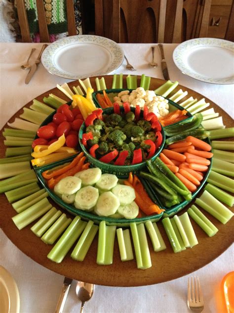Fresh veggie tray so colorful | Veggie tray, Party food appetizers