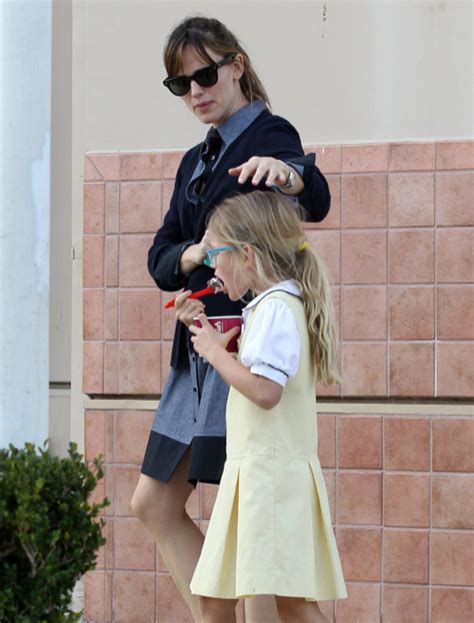Jennifer Garner: Frozen Yogurt Day With Her Girls | Celeb Baby Laundry