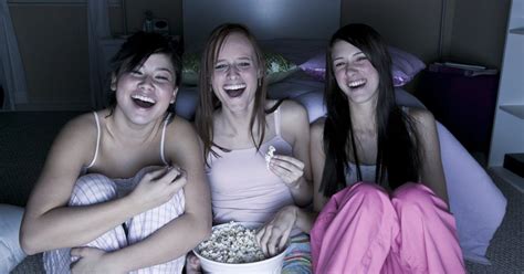 Juegos Nocturnos Divertidos Para Adolescentes Pijamada De Chicas Como Hacer Una Pijamada Y