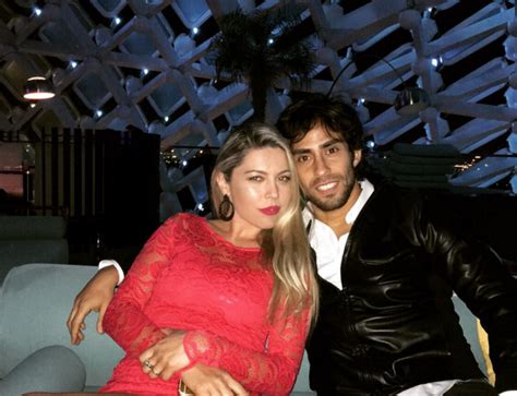 Have something nice to say about daniela aranguiz? Daniela Aránguiz comparte foto del romántico regalo que le ...