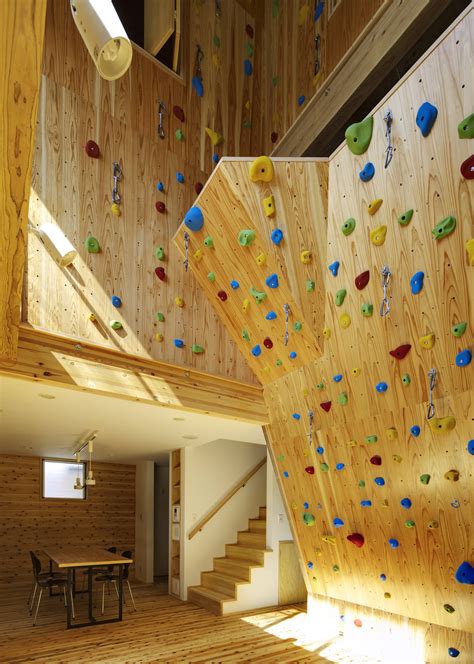 House With A Climbing Wall Leibal