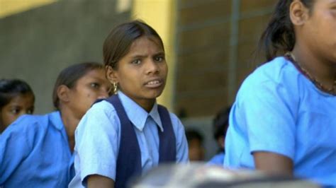 انڈیا میں خاندانوں پر زور دیا جارہا ہے کہ وہ بچوں کی شادی کےبجائے انھیں سکول بھیجیں Bbc News اردو