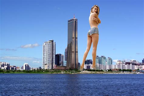 Giantess In The City By Lala On Deviantart