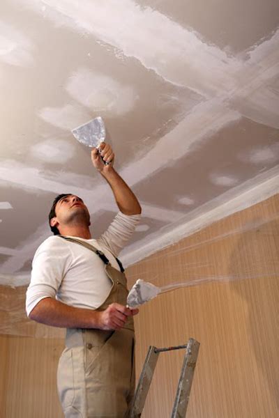 Common ways to fix damaged walls. Repairing Plaster Walls - Drywall Repair Gardena