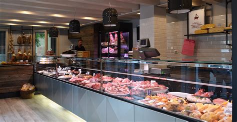 Vasto catalogo di banchi, forniture, celle frigorifere e molto altro ancora. Arredamenti macelleria e spacci carne con banchi ...