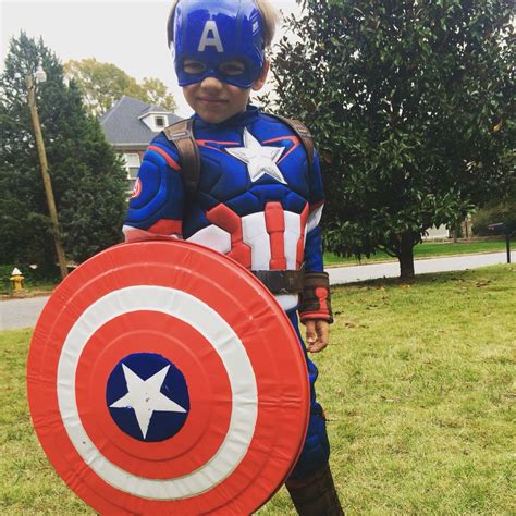 Your kiddos will love these diy captain america and thor costumes! Homemade captain America shield | Captain america, Captain america shield, Captain