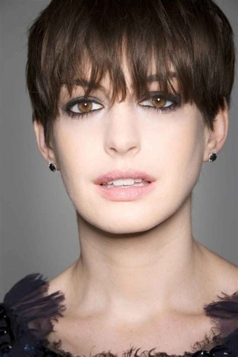 The 30 Sexiest Photos Of Anne Hathaway Short Hair Styles Short Hair