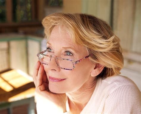 how to wear reading glasses with contacts