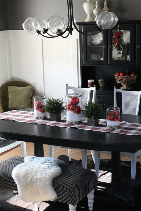 Airbnb decor for wooded destinations… inspire and comfort your guests with a rustic theme. 37 Stunning Christmas Dining Room Décor Ideas - DigsDigs