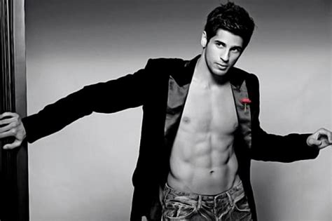 Sidharth Malhotra Looks Beyond Hot In This Shirtless Photo Sidharth Malhotra Hot And Sexy