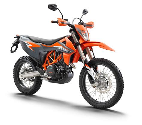 Key features of this bike is a gear indicator in the instruments that's a mix of analog and digital, an adjustable suspension, and a fuel map selector. KTM 690 Enduro R 2021